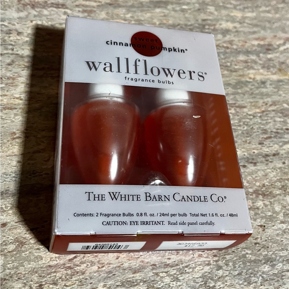 NWT The White Barn Candle CO Sweet Cinnamon Pumpkin  Wallflowers Fragrance Bulbs